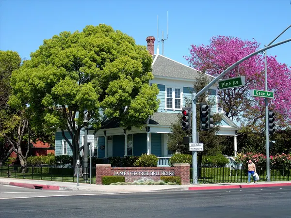 Bell, the city Tropics West Motel is in